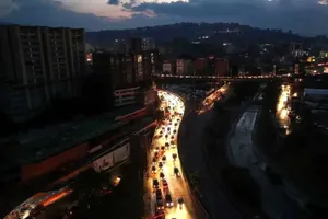 روزنامه اطلاعات: نگذارید قطع برق به خانه های مردم کم مصرف هم برسد