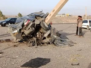 تصادف مرگبار پژو پارس با تیر برق(+عکس)