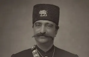 عکس یادگاری ناصرالدین شاه با شمس‌الدوله و عالیه خانم در حرمسرا