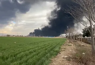 جنگ - روز 10 / حمله به تهران، بندرعباس، اصفهان، شاهین شهر، خرم آباد و شیراز /  آمار شهدای ناو دنا/ 10 هزار واحد غیر نظامی آسیب دیده اند/ شلیک موشک های خرمشهر و فتاح / انفجار در بحرین، عربستان و اردن /نفت از ۱۰۰ دلار گذشت/صدای انفجارهای پیاپی در تهران