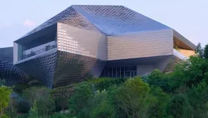 معماری جالب چینی ها روی یک تپه (+عکس)
