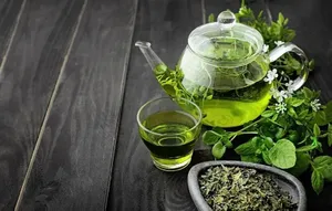 چه کسانی نباید چای سبز بخورند؟ / عوارض پنهان و بهترین ساعت مصرف این نوشیدنی محبوب