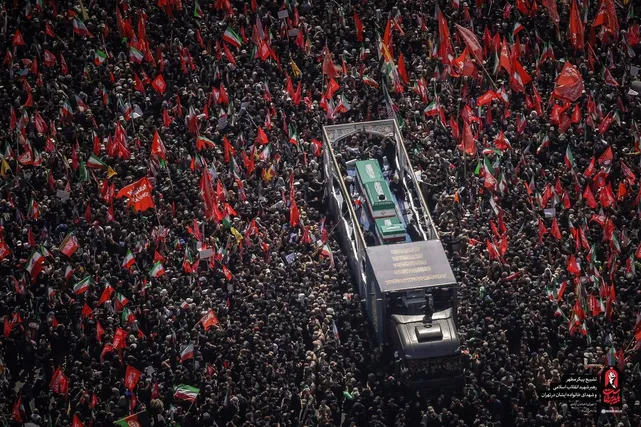 وقتی "خشم حماسی" بوم‌رنگ برگشتی شد!/ ترامپ و شگفتی از اندوه انبوه جمعیت در مراسم تشییع