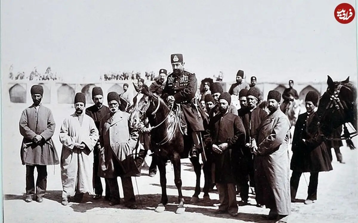 تصویری از &laquo;رژۀ نظامیان قاجاری&raquo; در مقابل مظفرالدین شاه؛ 130 سال قبل