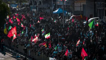 حضور گسترده مردم عراق در مراسم تشییع رهبر شهید ایران در نجف اشرف