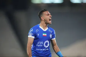 گل اول استقلال به شمس‌آذر؛ ضربه ابوالفضل جلالی در دقیقه ۴۵