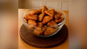 طرز تهیه اسنک سیب‌زمینی خوشمزه و ترد با سس تند