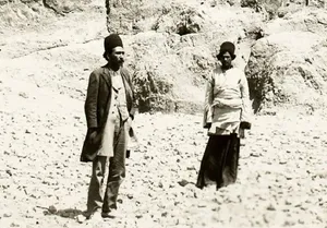 مردان قاجاری در نزدیکی مقبرۀ خشایارشا (عکس)