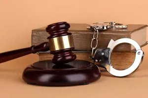 دستگیری رمال شیاد و همسرش در شیراز/ قتل زن جوان با ضربه سنگ در قیروکارزین فارس