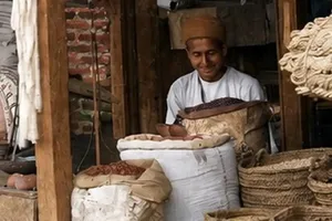 عکس رنگی‌شده از بازار رشت در دوران قاجار