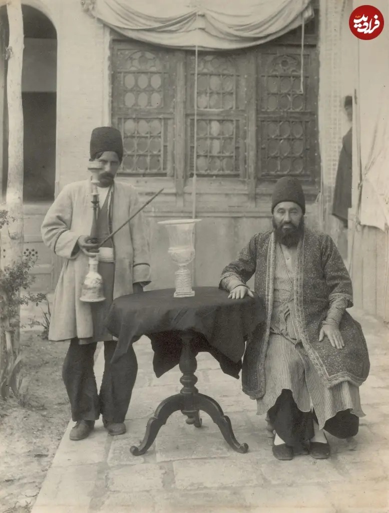 «حاج سید ابراهیم، کنسول عثمانی در شیراز» در کنار خدمتکارش؛ 135 سال قبل