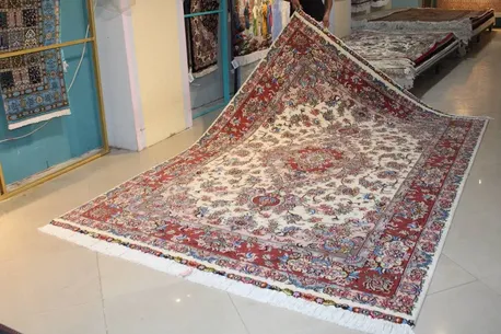 هشدار درباره آینده فرش ایران/جوانان به بافندگی رغبت ندارند