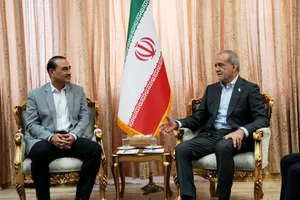 تصاویری از دیدار فرمانده ارتش پاکستان با رئیس‌جمهور پزشکیان