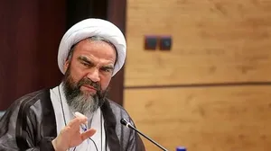 هشدار آیت الله غرویان: می خواهند دولت را به شکست بکشانند/ تلاش می‌کنند بین پزشکیان و فرماندهان نظامی اختلاف ایجاد کنند
