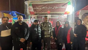 برپایی ایستگاه صلواتی باشگاه پرسپولیس در میدان ولیعصر (عج)