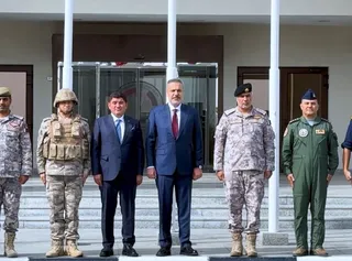 بازدید وزیر خارجه ترکیه از پایگاه نظامی این کشور در قطر