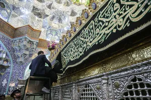 سیاه‌پوش شدن حرم حضرت معصومه در آستانه ماه محرم