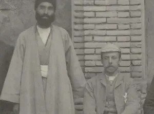 عکس یادگاری «اروپایی‌های نشسته و ایرانی‌های ایستاده» در دوران قاجار