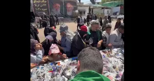 موکب توزیع رایگان عینک آفتابی برای زائران اربعین
