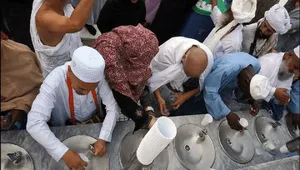 توقف انتقال آب زمزم برای حجاج ایرانی در حج امسال