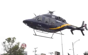 لحظه فرود بالگرد حامل کبد وسط خیابان