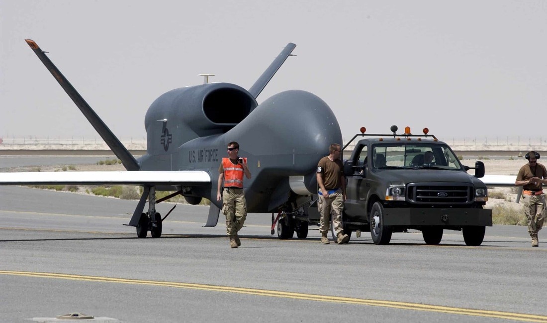 RQ-4 Global Hawk RQ-4 Global Hawk