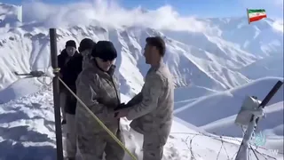 لحظاتی از حضور شهید پاکپور در خط مقدم نیروی زمینی سپاه و جابجایی پیکر شهدا