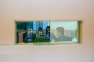 عبور معلمان از فیلترهای سنگین برای تدریس در خارج از کشور/ مأموریت معلمان زیر ذره‌بین