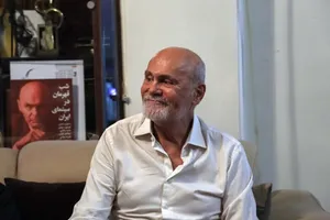 دیدار با جمشید هاشم‌پور در خانه خودش (+عکس)