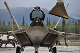 حقوق خلبانان جنگنده‌های F-35 و F-22 در نیروی هوایی آمریکا چه تفاوتی دارد؟