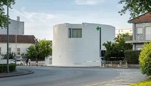 اینجا یک داروخانه معمولی نیست زیرا معماری سخن می گوید (+تصاویر)