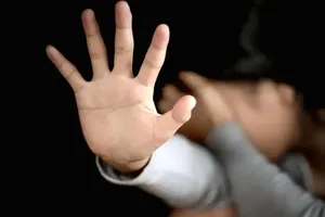 حبس دو دختربچه به مدت یک ماه در توالت توسط نامادری