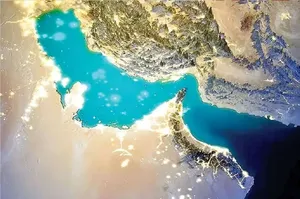 ۲۴۰ کشتی منتظر اجازه ایران برای ورود به تنگه هرمز هستند