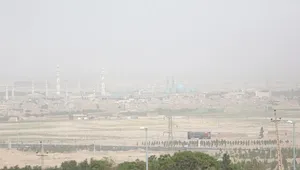 وقوع تندباد شدید و خیزش گرد و غبار در قم