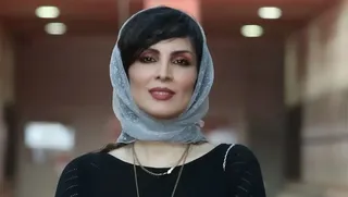 استایل مشکی و نقره‌ای آرزو تاج‌نیا در اکران «سگمار» (+عکس)