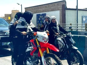 تصاویر متفاوت از رزمایش جانفدا؛ دختران با موتورسیکلت در تهران حاضر شدند (عکس)