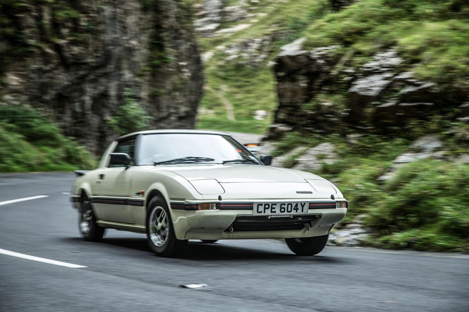 مزدا آر ایکس 7 (Mazda RX-7) مزدا آر ایکس 7 (Mazda RX-7)