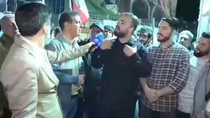 تصاویری از شعار‌ها و حضور جالب ناشنوایان در تجمعات شبانه
