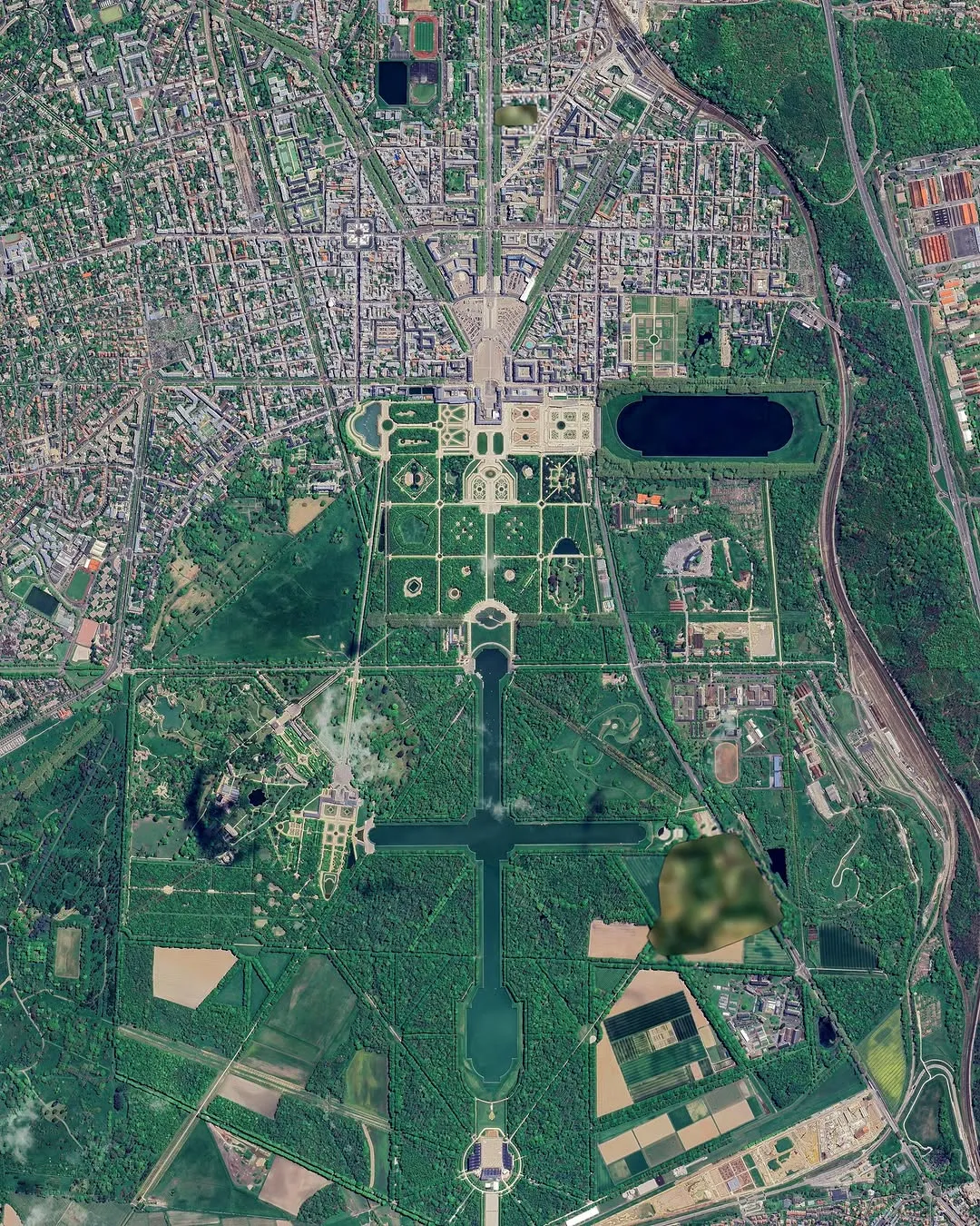 131629