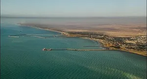 بخشدار خارگ: ۵۴۸ اصابت موشک، صادرات نفت از جزیره را متوقف نکرد