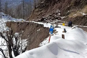 برف و باران در اکثر جاده‌ها/ رانندگان زنجیرچرخ و تجهیزات زمستانی همراه داشته باشند