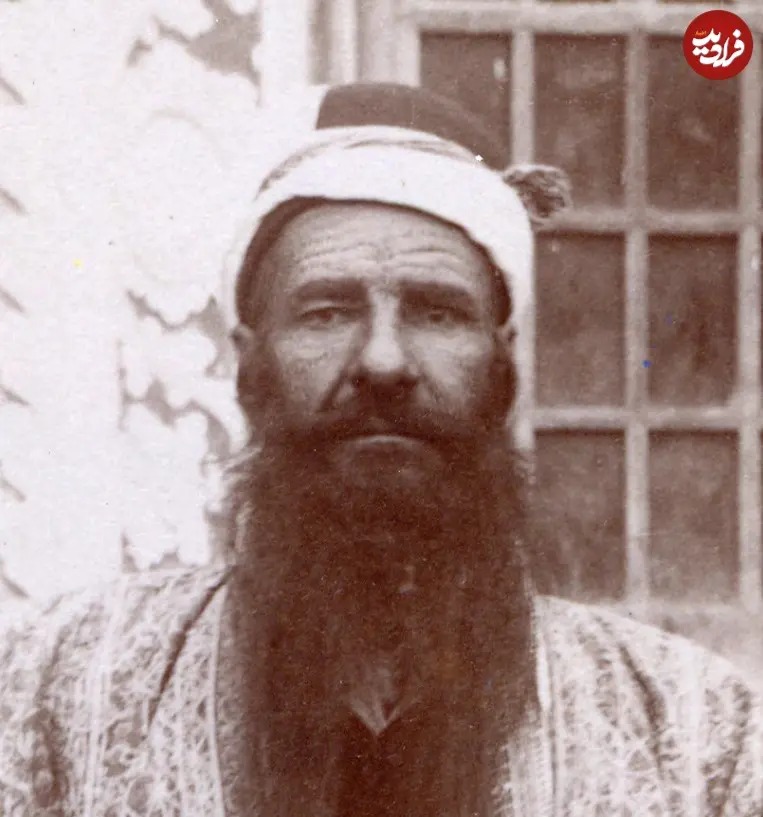 «حسینقلی‌خان ابوقداره» والی پشتکوه با لباسی خاص؛ دهه 1260