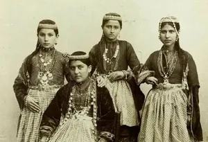 رقص زنان ارمنی در یک عروسی در دوران قاجار (عکس)