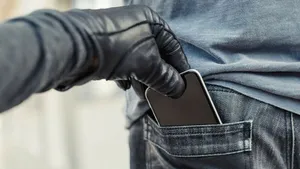 لحظه دستگیری موبایل قاپ هندی!