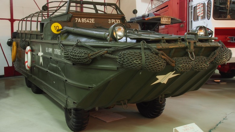 وسیله نقلیه دوزیست GMC DUKW