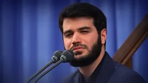 لحظاتی از روضه‌خوانی میثم مطیعی در مراسم شب شهادت حضرت زهرا (س) (فیلم)
