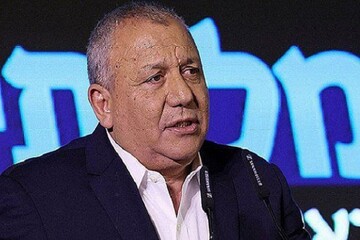 رقیب نتانیاهو کیست؟ / فرمانده سابق ارتش / اختلاف بر سر ایران
