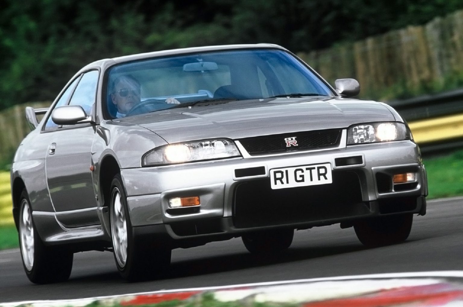 نیسان جی تی آر (Nissan GT-R) نیسان جی تی آر (Nissan GT-R)