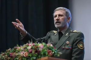 فرمانده کل ارتش خطاب به رئیس جمهور آمریکا: غلط میکنی می‌گویی تنگه هرمز برای آمریکاست