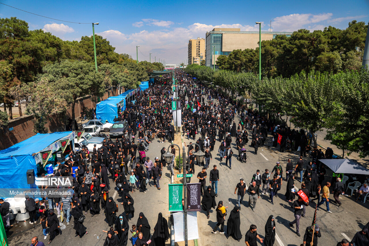 راهپیمایی جاماندگان اربعین در تهران راهپیمایی جاماندگان اربعین در تهران